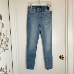 Abercrombie & Fitch Embroidered Pocket Light Wash High Rise Super Skinny, 28 NWT